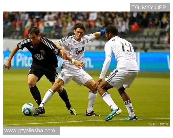 戴白帽的足球球星是谁 盘点曾戴白帽的足球名将及其背后故事