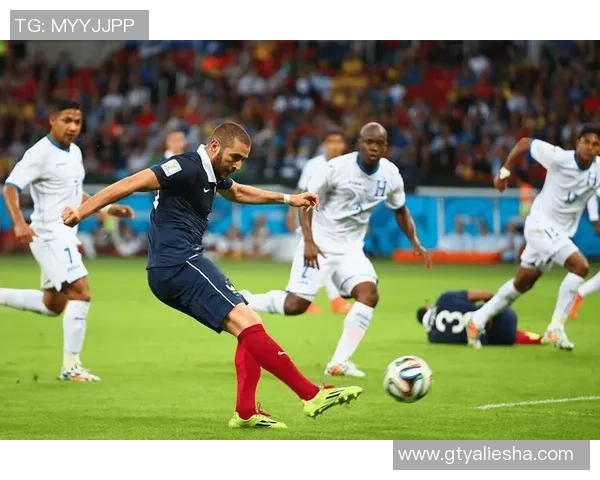 足球明星精彩瞬间与动感音乐完美融合的激情剪辑之旅