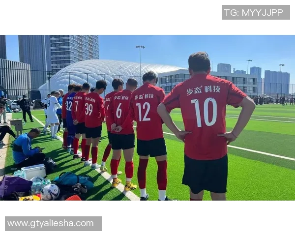 足球巨星激战绿茵场瞬间尽显风采 谁能问鼎世界之巅