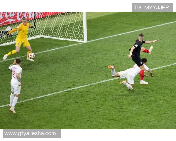 不同足球球星射门技巧与风格大比拼分析