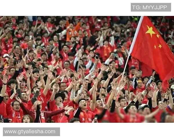 昔日足坛巨星重聚绿茵再现辉煌时刻引发球迷热情共鸣