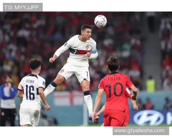 足球球星风采:聚焦世界顶级球员精彩瞬间与赛场表现 足球球星风采:聚焦世界顶级球员精彩瞬间与赛场表现